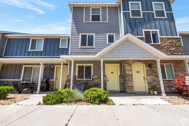 Building Photo - Beautiful 3 Story Vineyard Townhome