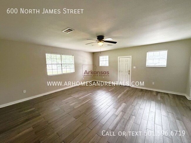 Photo - 600 N James St