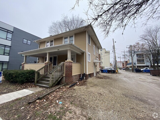 Building Photo - 205 S Wright St Rental