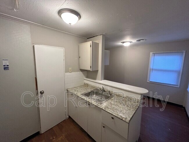 Photo - 2163 Grasmere Ave