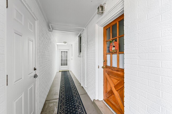 Photo - 1804 Simms St