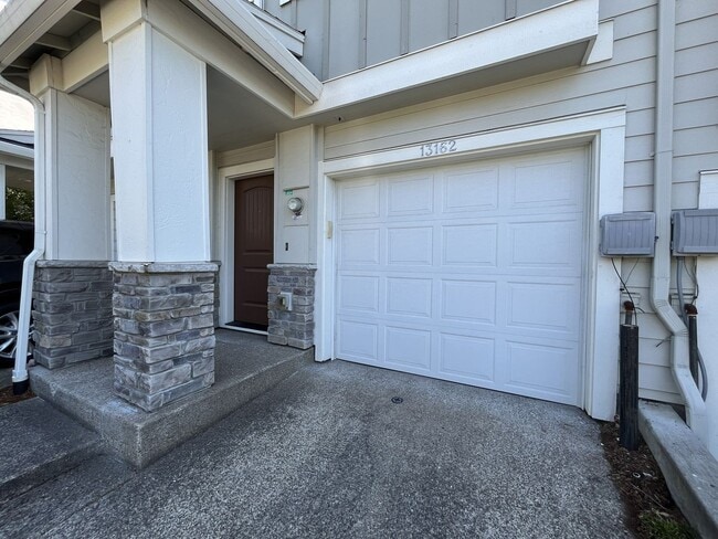 Photo - Modern Bull Mountain Townhome with Two Private Suites, Clubhouse, Pool, Fitness Center & Modern F...