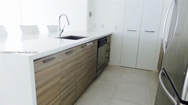 Photo - 300 S Biscayne Blvd Unit T-1814