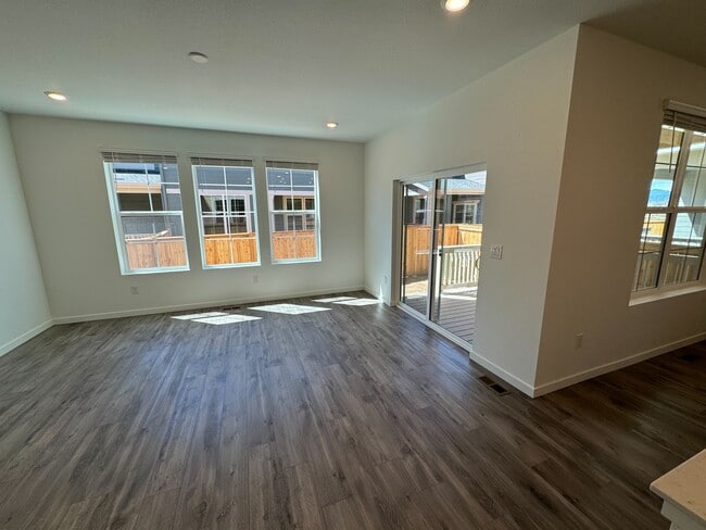 Photo - 684 Lillibrook Pl