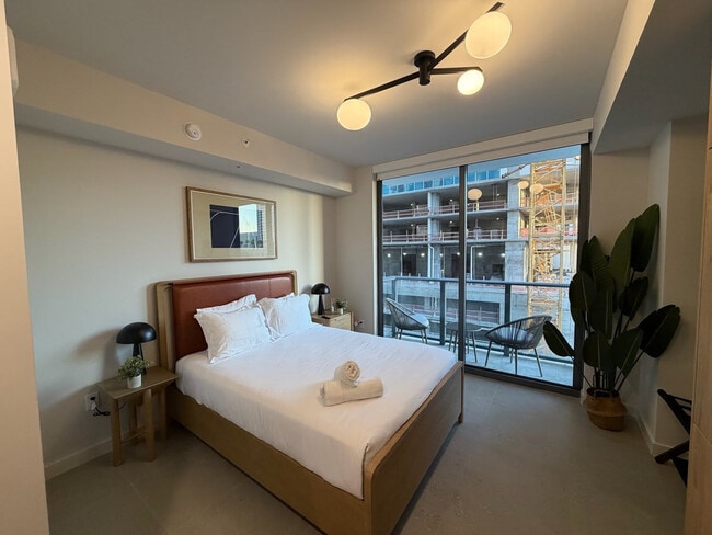 Building Photo - 11 NE 6th St Unit FL12-ID1429751P