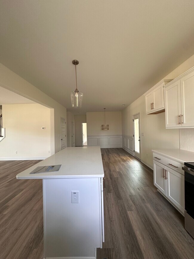 Photo - 341 Edwinstowe Ave
