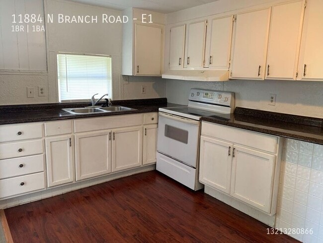 Building Photo - 11884 N Branch Rd Unit E1 Rental