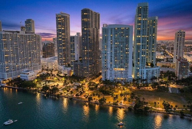 Building Photo - 1750 N Bayshore Dr Unit 2510