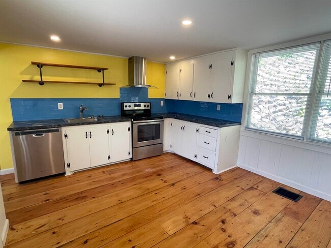 Photo - 21 E Bow St