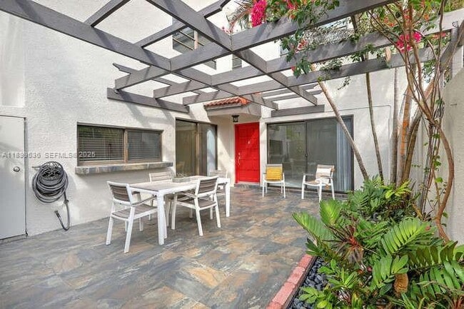 Building Photo - 4732 SW 67th Ave