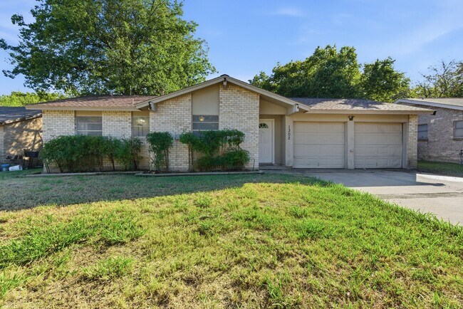 Building Photo - Amazing in Arlington