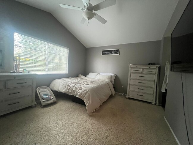 Photo - Wonderful 4 Bedroom Home Near Parks With Shopping Nearby!