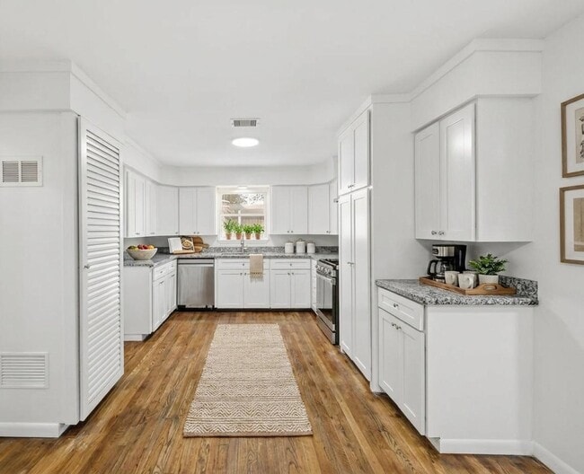 Photo - 2409 Estate Dr