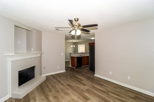 Photo - 1497 Pemberton Ln