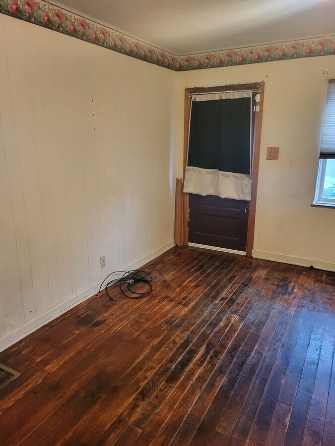 Photo - 2 Bed 1 Bath With a Bonus Room could be a 3rd Bedroom