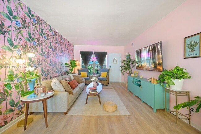 Photo - 315 Van Buren St Unidad 104B