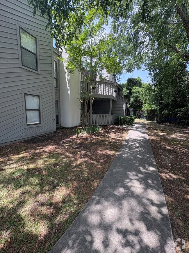Building Photo - 448 Deerwood St Unit 8E Rental
