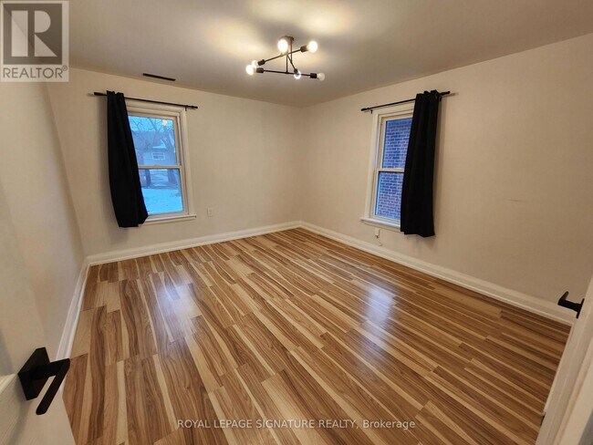 Photo - 731 St Antoine St