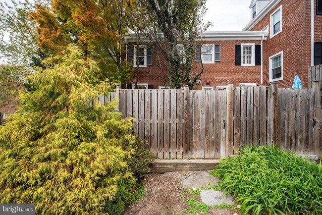 Building Photo - 4217 32nd Rd S