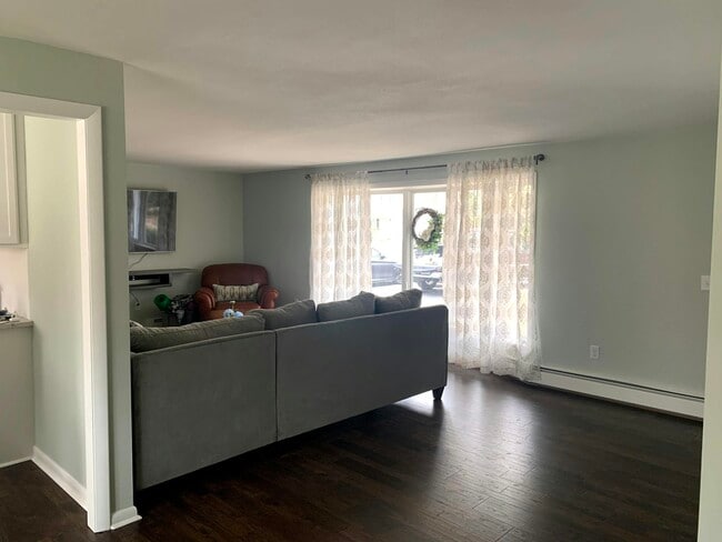 Photo - 65 Lynnwood Ln