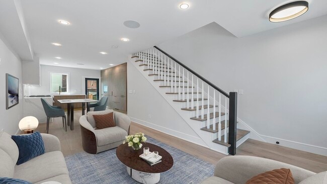 Building Photo - 327.5 7th St Rental