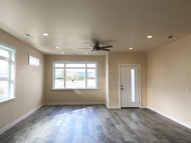 Photo - 2026 Home in Dallesport