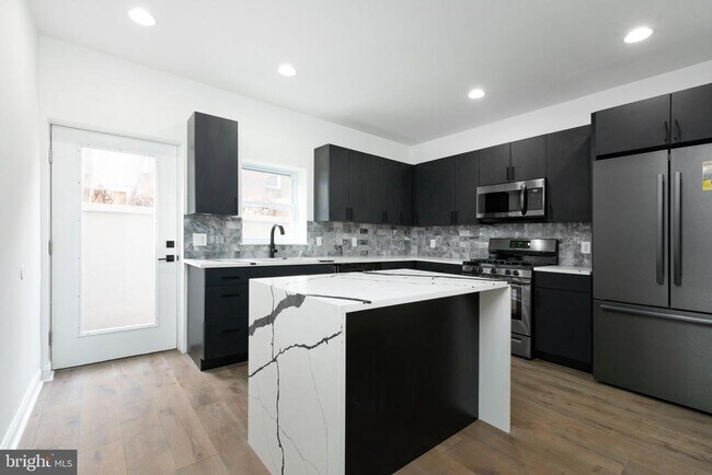 Photo - 1830 Montrose St