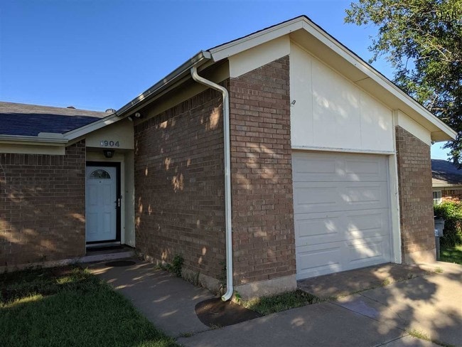 Photo - 1904 Central E Fwy