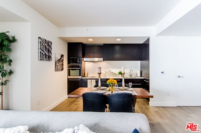 Photo - 6250 Hollywood Blvd Unit 4L