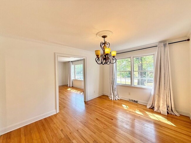 Photo - 1402 Hedgelawn Way