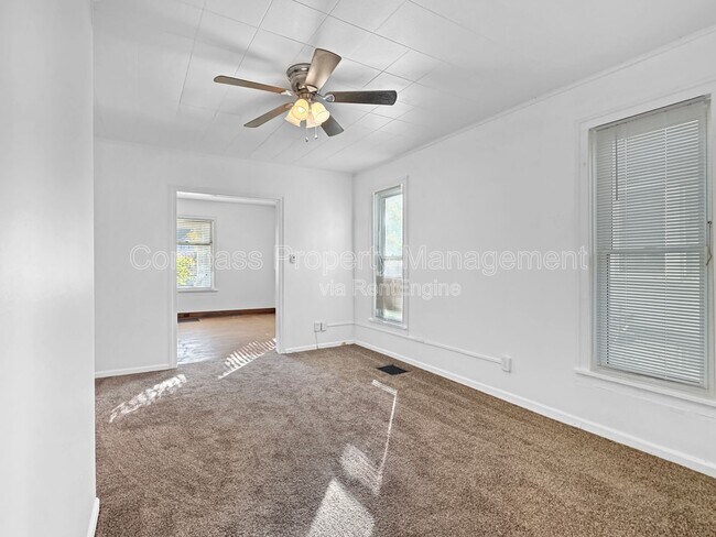 Photo - 619 Fulton St E