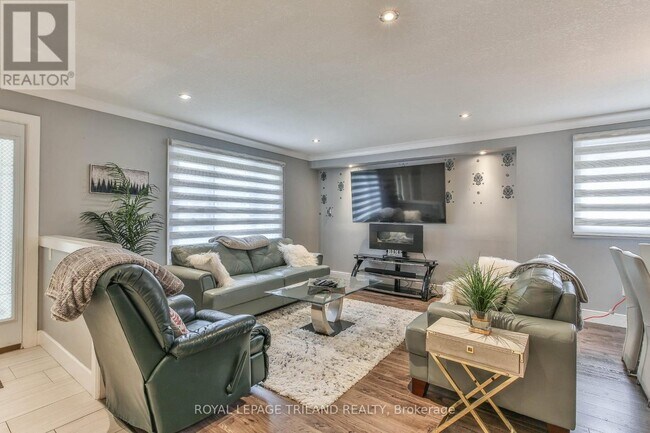 Photo - 17 Beechbank Crescent Unit Main