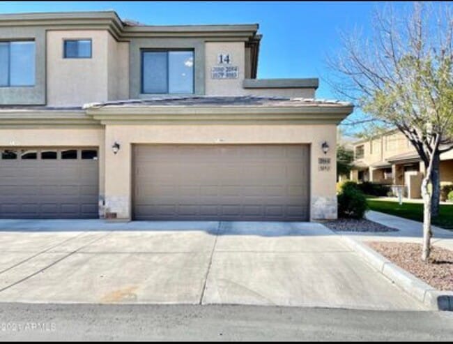 Building Photo - 705 W Queen Creek Rd