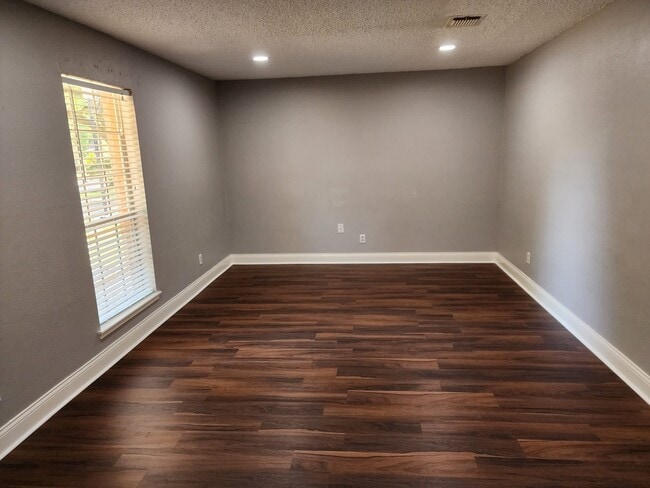 Photo - 241 St Cloud Dr