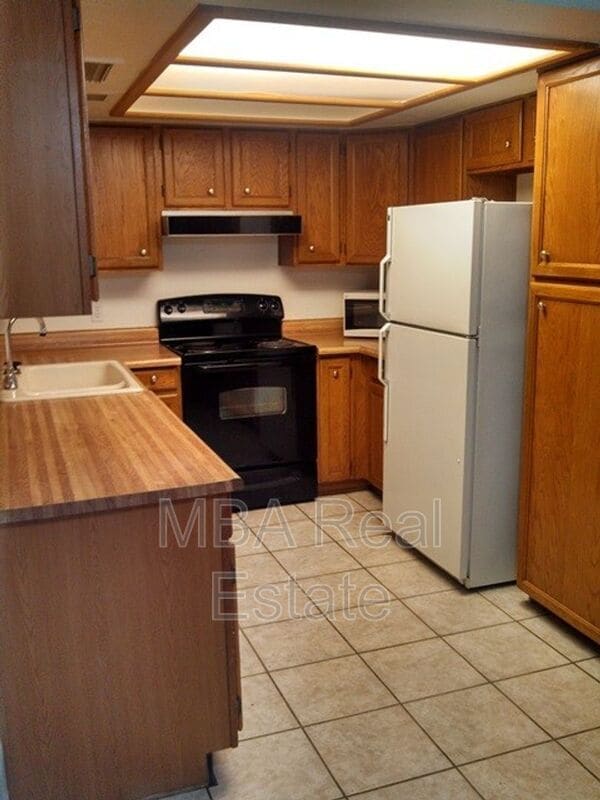 Photo - 2211 E Forge Ave