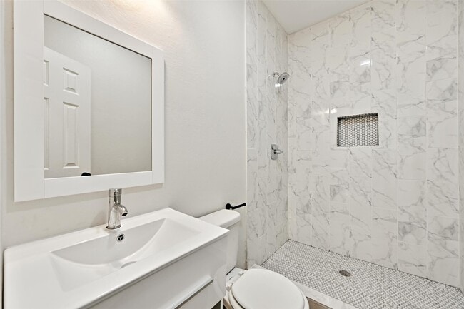 Photo - 6105 Woodrow St