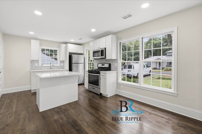 Photo - Renovated 2/1 Williams Park Smyrna across from Market Village! Fenced Yard and Pet Friendly