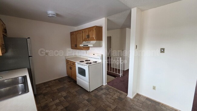Photo - 1044 Maple Dr