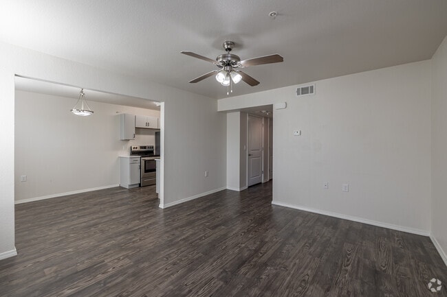 2BR, 2BA - 925SF - Living Room