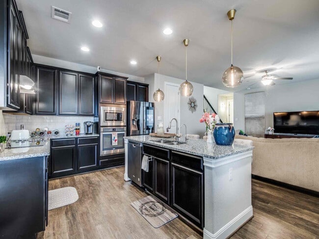 Photo - 232 Grand Vista