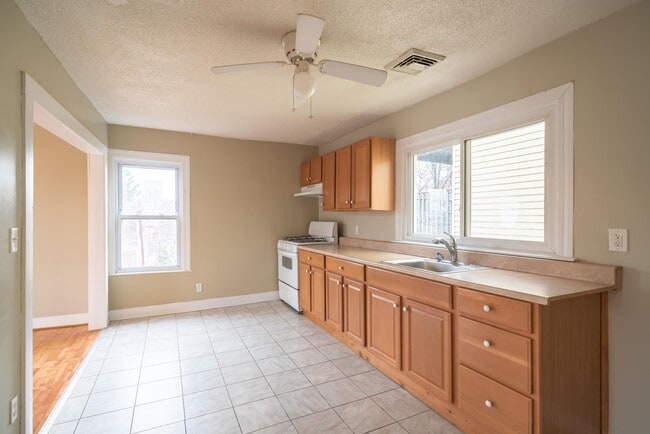 Building Photo - 768 State St Unit 2