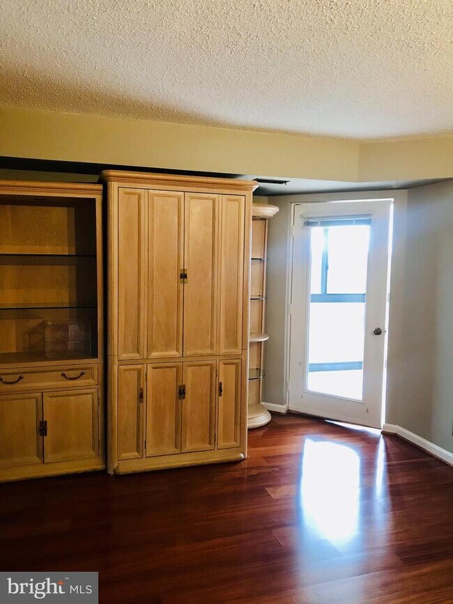 Photo - 900 N Stafford St Unidad 1017