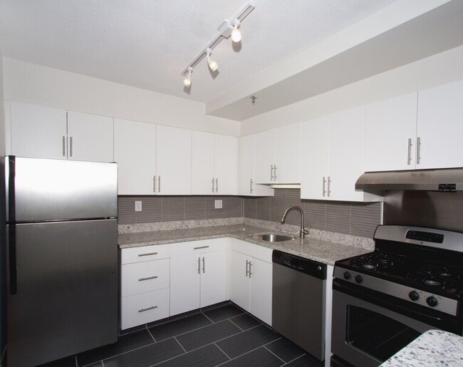Building Photo - 1607 Tremont St Unit 110-5 Rental