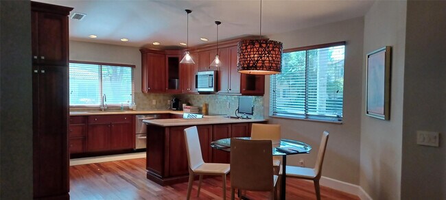 Photo - 6688 Via Regina