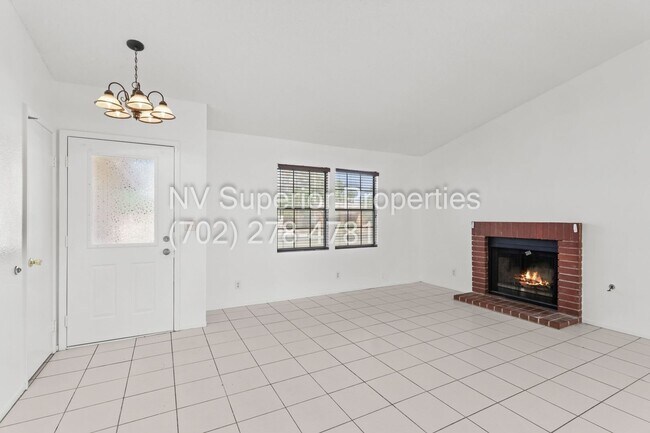 SW!! Spring Valley!! Single Story!!! Covered Patio!!! Fire Place!! Pet Friendly!!! Community Park...