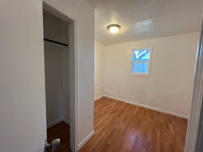 Photo - 112 5th St SW
