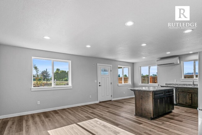 Photo - Brand New Willow Bend Estates in Snyder Creek Central Point Marketing Description