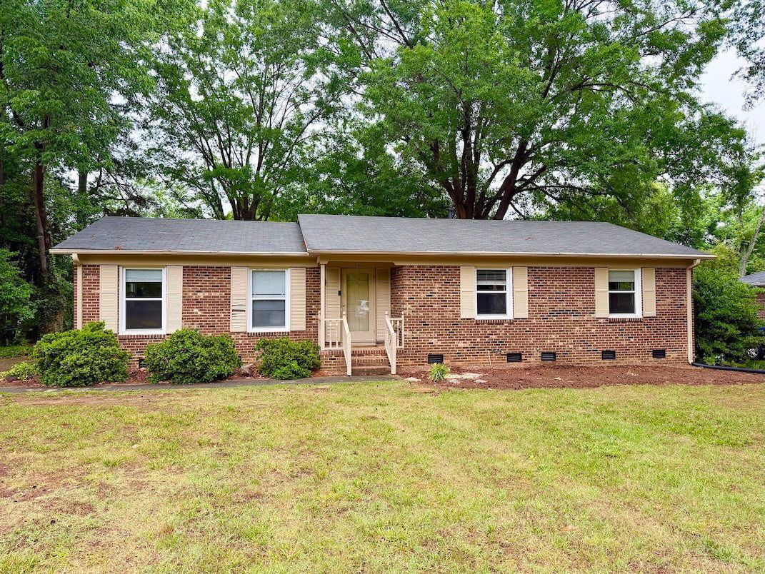 Photo - 121 Westview Dr