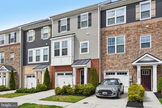 Building Photo - 1306 Hawk Hollow Dr