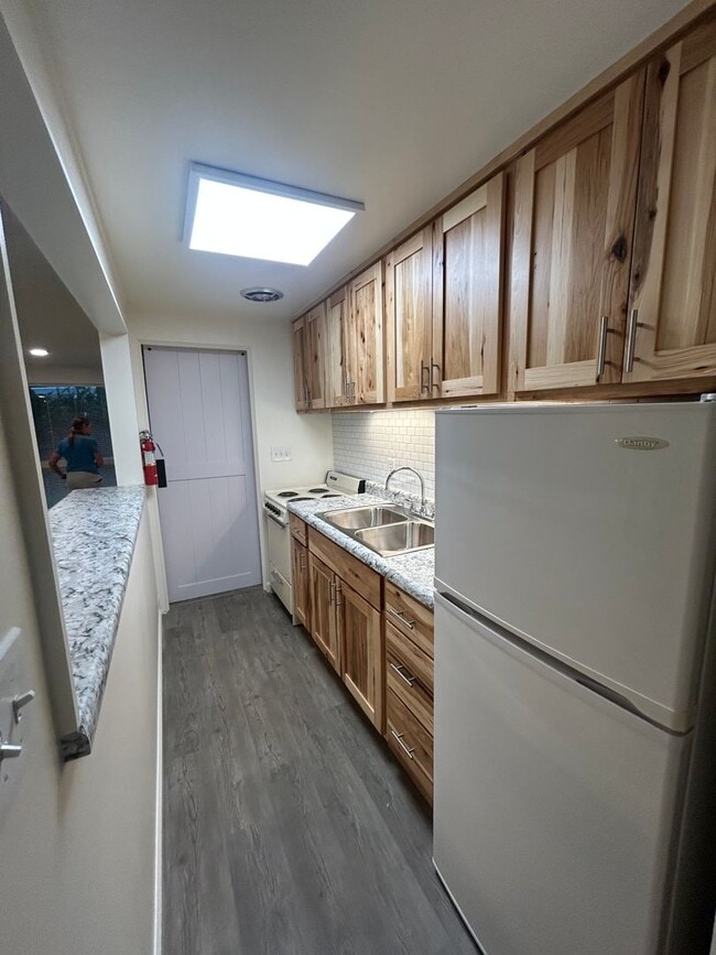 Photo - 244 S Corl St